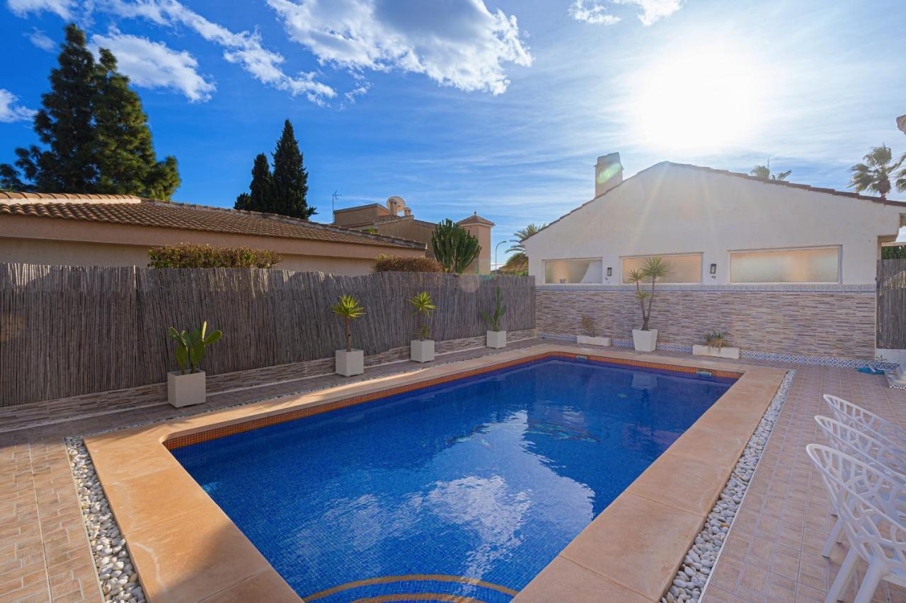 Casa Velazquez Villa โรฮาเลส ภายนอก รูปภาพ